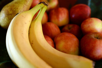 Bild: Obst: Bananen, Äpfel und Birne