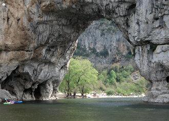 Bild: Felsentor Pont d’Arc (Fluss Ardèche in Frankreich)