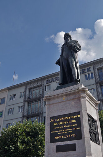 Bild: Mainz: Denkmal von Johannes Gutenberg (Erfinder des modernen Buchdrucks)