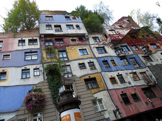 Bild: Wien (Hauptstadt Österreichs): Haus, entworfen von Friedensreich Hundertwasser (Künstler, 1928-2000)