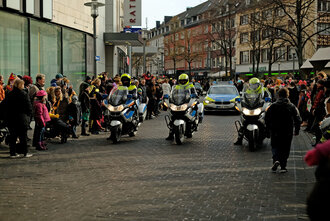 Bild: Karneval: Polizei bei Umzug