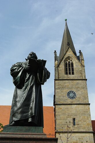 Bild: Martin Luther vor Kaufmannskirche in Erfurt