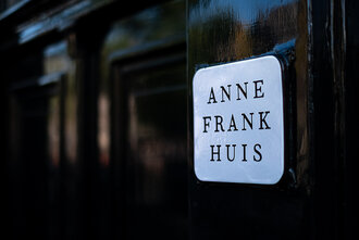 Bild: Schild: "Anne Frank Haus" in Amsterdam
