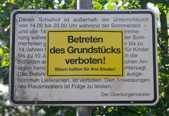 Bild: Schild: Betreten des Grundstücks verboten!