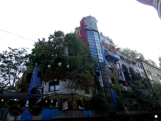 Bild: Wien (Hauptstadt Österreichs): Haus, entworfen von Friedensreich Hundertwasser (Künstler, 1928-2000)