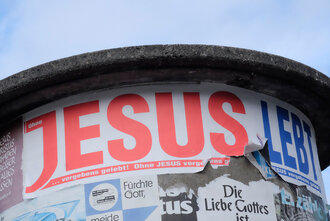 Bild: Religiöser Spruch: "Jesus lebt"