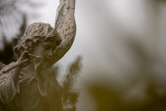 Bild: Statue: Engel mit Flöte (Friedhof in Hagen, NRW)