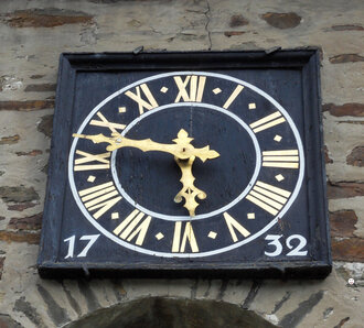 Bild: Uhr an der evangelischen Kirche in Hagen-Dahl