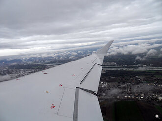 Bild: Start im Flugzeug über Wien