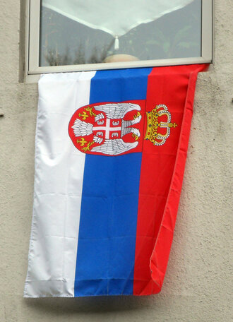 Bild: Nationalflagge: Serbien (richtig gedreht, von oben nach unten: rot-blau-weiß)