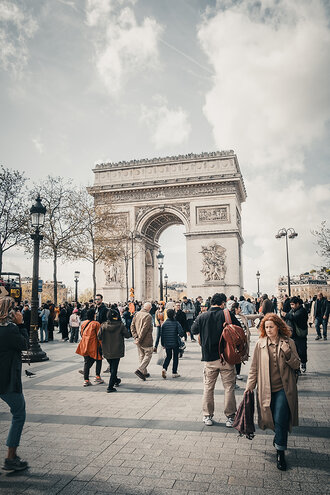 Bild: Triumphbogen in Paris (französisch: Arc de Triomphe de l’Étoile)