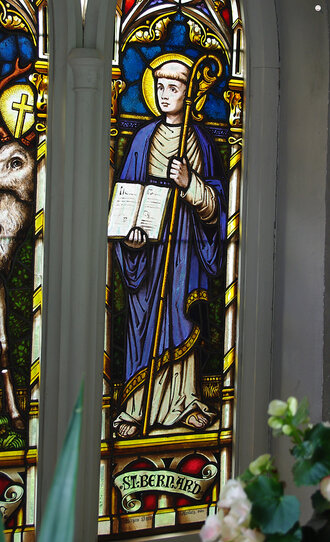Bild: Heiliger Bernard (Bernhard von Clairvaux, um 1090-1153), Lourdeskapelle in der Grotte, Tannheim (Tirol/Österreich)