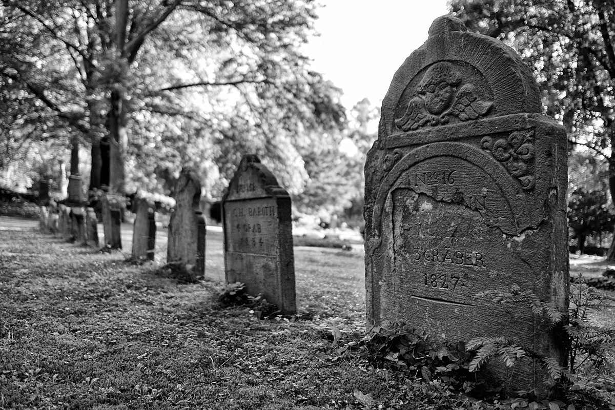 Bild: Friedhof (Iserlohn): Alte Gräber