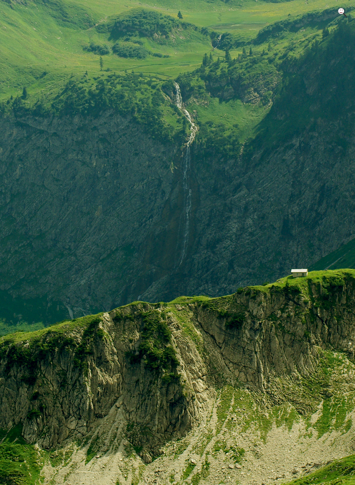 Bild: Wasserfall in den Alpen