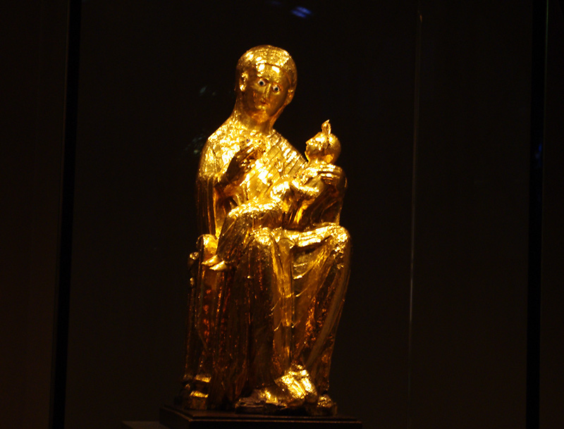 Bild: Goldene Madonna im Essener Dom