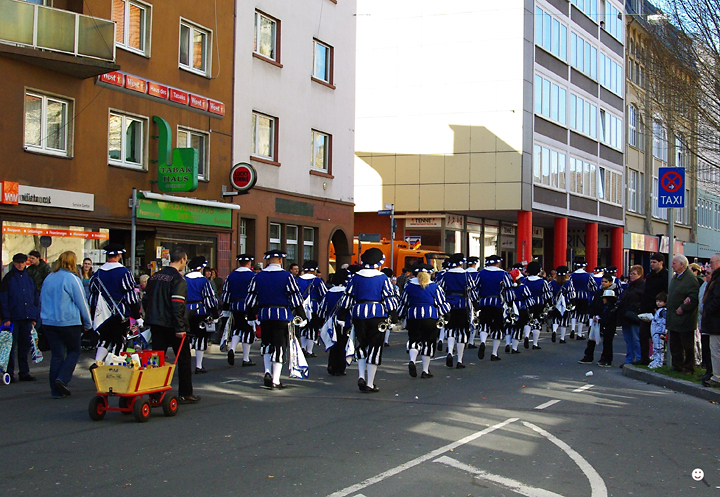 Bild: Karneval: Rosenmontagszug in Hagen - Spielmannszug