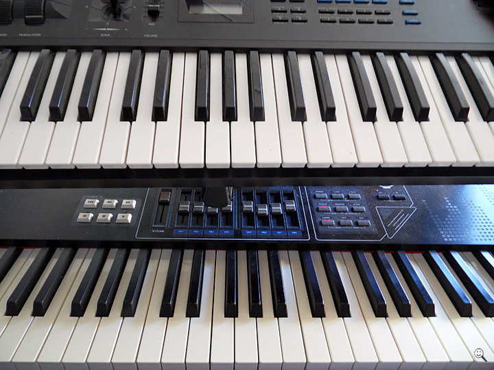Bild: Tastaturen von Synthesizern