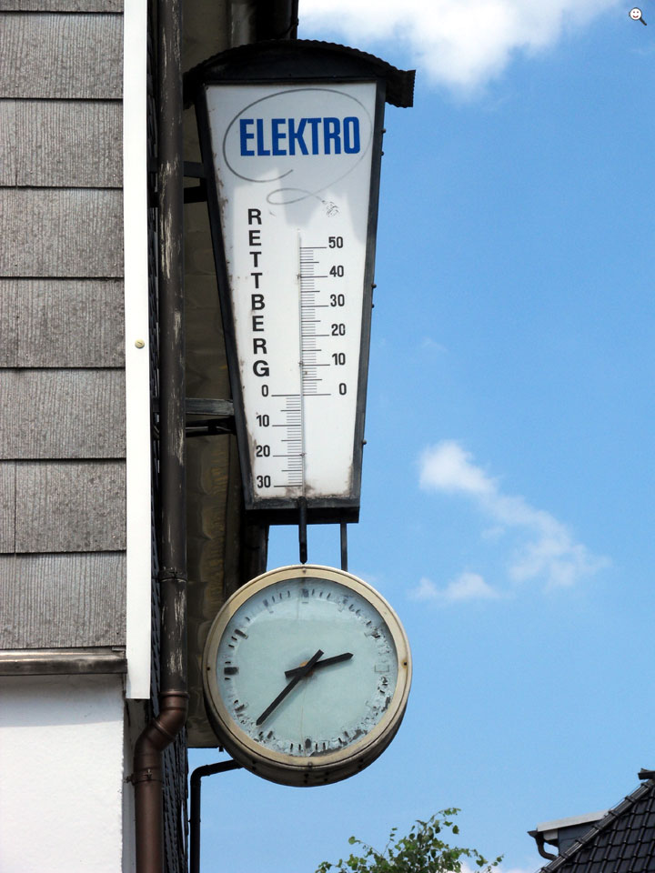 Bild: Uhr und Thermometer